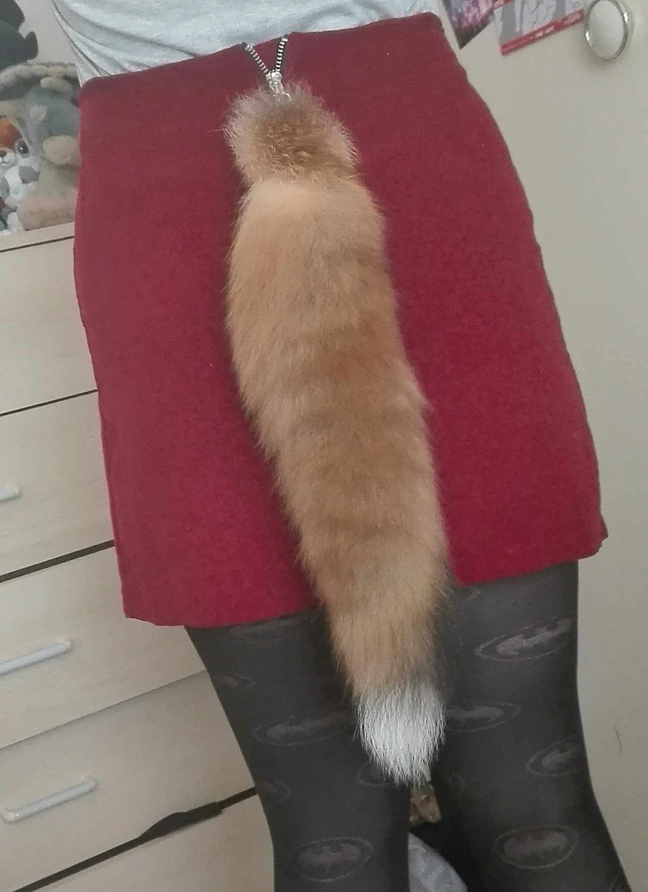 roussiethefoxfur:  Detachable Fox Tail Butt Plug Review!https://www.etsy.com/listing/225912198/tail-butt-plug-15-red-foxmature-custom