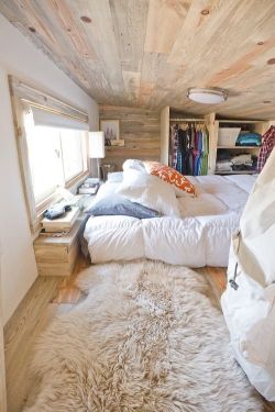 life1nmotion:  Bedroom loft in a tiny home.