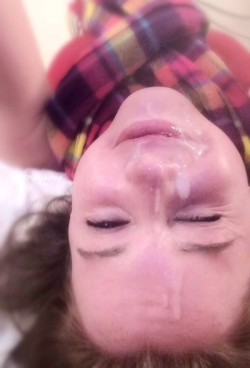 cumshotsforhornypeople:  More Juicy Cum in Mouth