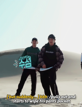 sefuns:Baekhyun stopping the recording to clean his pocket from the sand // EXO Climb the Ladder Tra