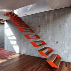 homedesigning:  (via Modern Steel Staircase Design) 