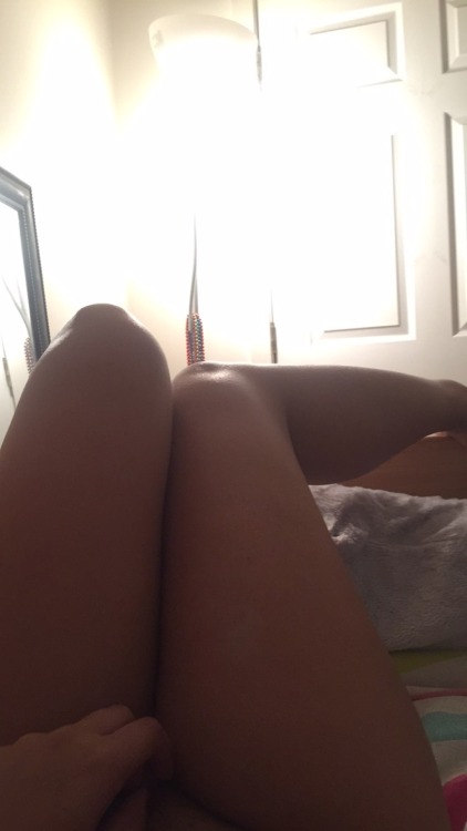 cum-2-the-dark-side: I crave your touch between my thighs