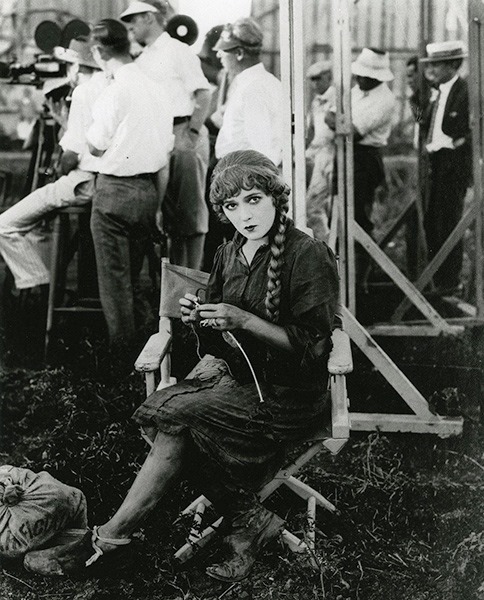 Mary Pickford’s knitting between two scenes&hellip;https://painted-face.com/