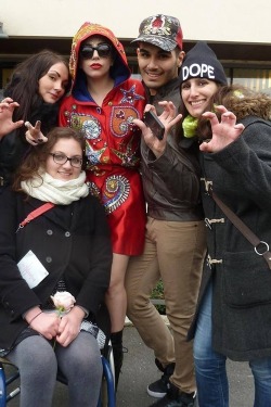  Gaga whit fans in Paris. 1.20.14 