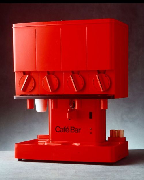 ☕️☕️☕️☕️☕️ Cafe Bar Compact’, hot drink dispensing machine by Cafe Bar International. Designed by Ni