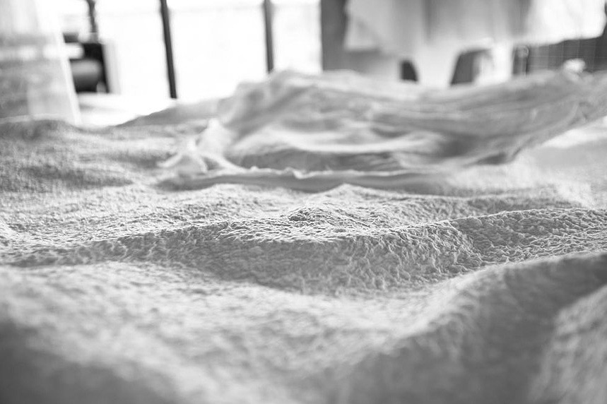 fer1972:  A Forest made of Washi Paper by Takashi Kuribayashi  Que loco! O.o