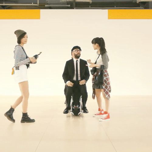 perfumefolio: Here’s a “Kashiyuka cleaning your dirty dashboard” gif