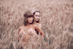 nudityandart:  Untitled (by IlyaLysenko):  - http://bit.ly/1i3jKuR