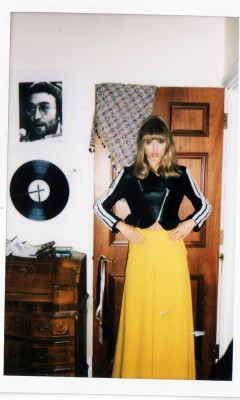 mirnah:  Beautiful model Suki Waterhouse has been named as the face of Superga’s cool new ‘sprezzatura’ campign. Sprezzatura is the Italian art of looking good without trying, and if there’s anyone that epitomises effortless cool, it’s Suki