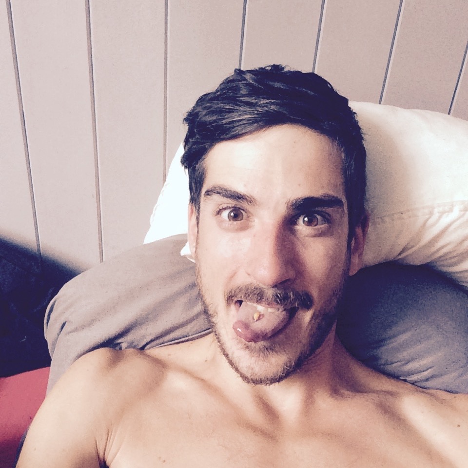 exhibition-i-st:  morningcamille:  17/05/2015   Breakfast in bed :)
