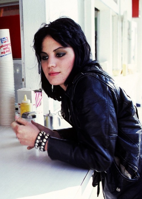 jarjareri:  Joan Jett on Santa Monica pier, 1977.  