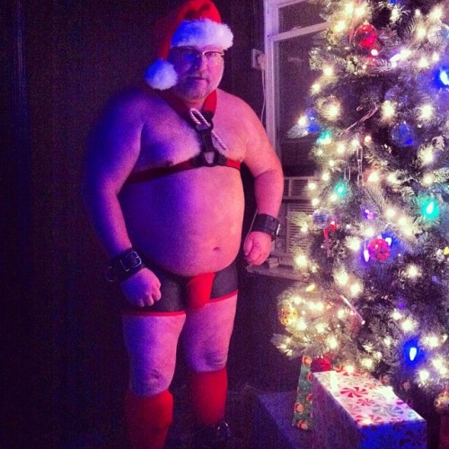 wooferstl:  leather xmas (at JJ’s Clubhouse & Bar) 