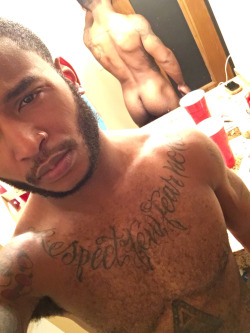 luvphattazz:  Damn he is mad sexy as hell to me……