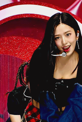 anyujin:  221231 love dive (rock ver) ♡ yujin