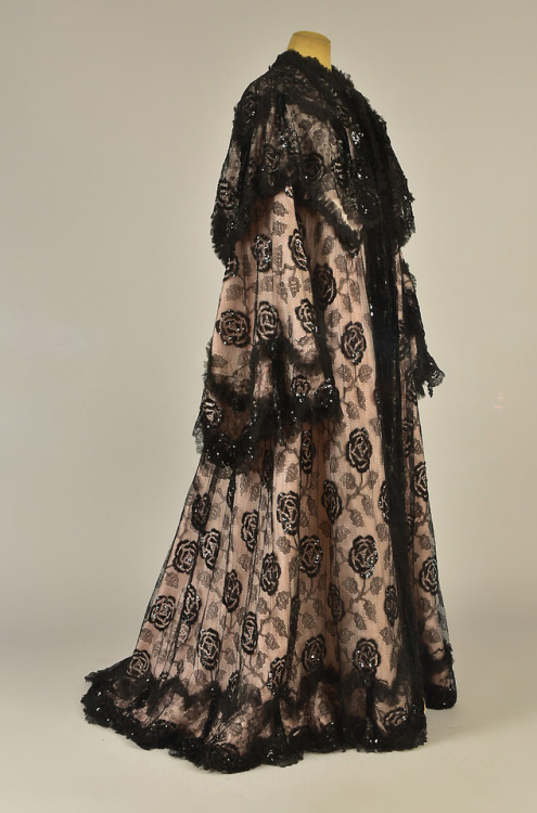 fripperiesandfobs: Evening coat ca. 1900 From Whitaker Auctions