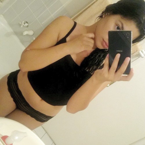 friendz0ne:  queen—nat:  I spend most my nights taking a long warm shower cause there gr8