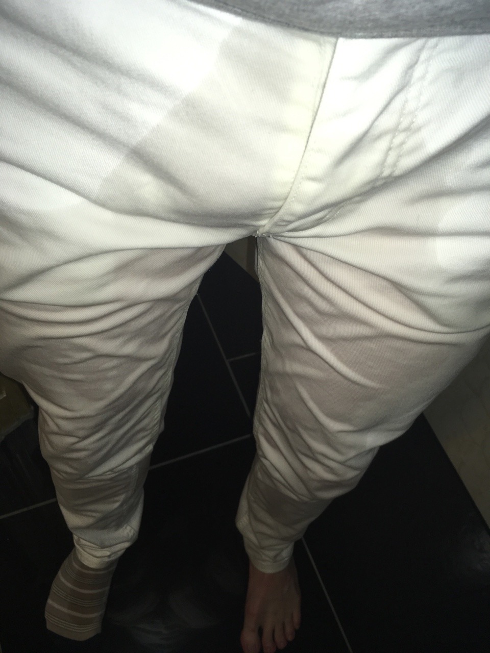 pissjean: Oups encore pipi dans mon jean