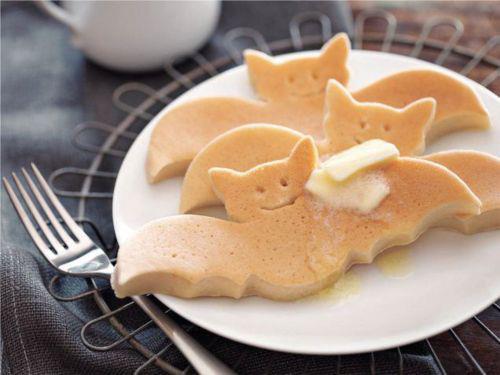 seanoftheundead:  Nanananana BATCAKES! 