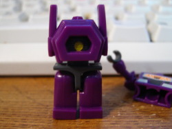 gunthatshootsennui:  dcb-z:  i couldn’t get shockwave’s helmet off so my friend told me to put his head on the leg post and legwave  …