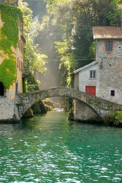 bluepassions:  Nesso, Italy  Love it…