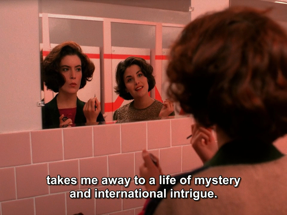 inthedarktrees:  Escape. Sherilyn Fenn &amp; Lara Flynn Boyle | Twin Peaks 