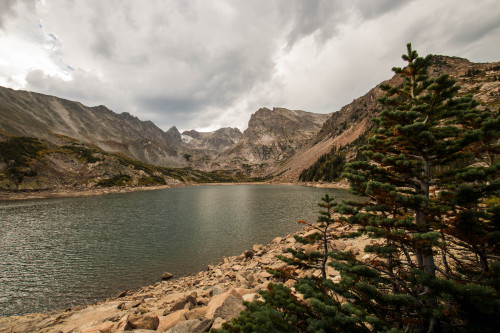 heavenskiriot:

Lake Isabelle before and after the rain.ColoradoTumblr | Instagram | Society6 #colorado