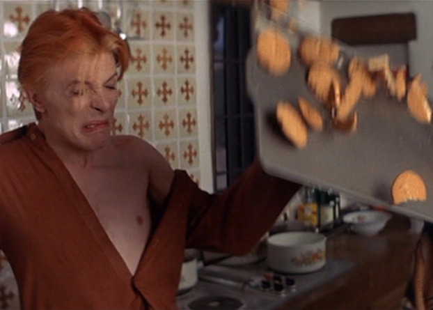 lalie:  generic-eric:  David Bowie not liking fresh cookies in 1976.  Excuse you