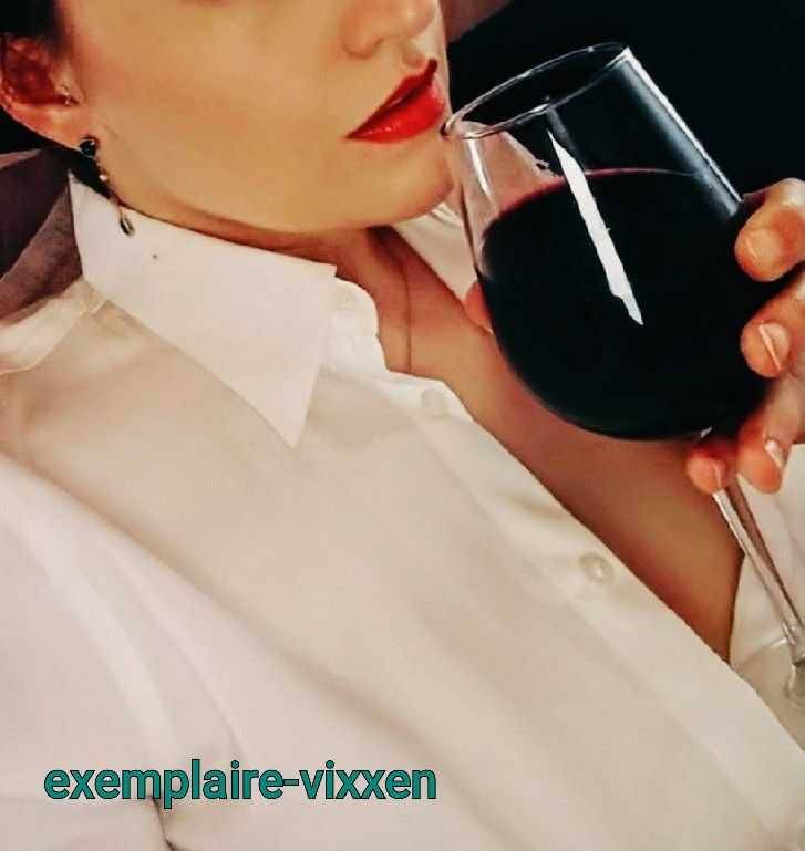 exemplaire-vixxen:  sirvadermaul:  💋Happy Thirsty Thursday @sirvadermaul 🍻