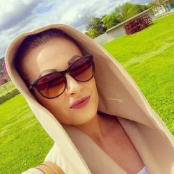 It´s Windy But Still Such A Beautiful Day 😘 #Chateaulacoste #Hood #Selfie #France