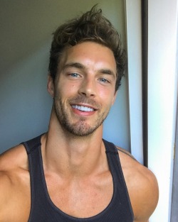 boyzoo:  Christian Hogue