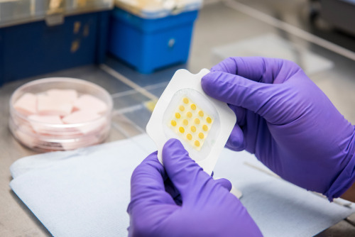 usefulmistakes:  Colour-changing burns bandages begin clinical trials Bandages that change colour an