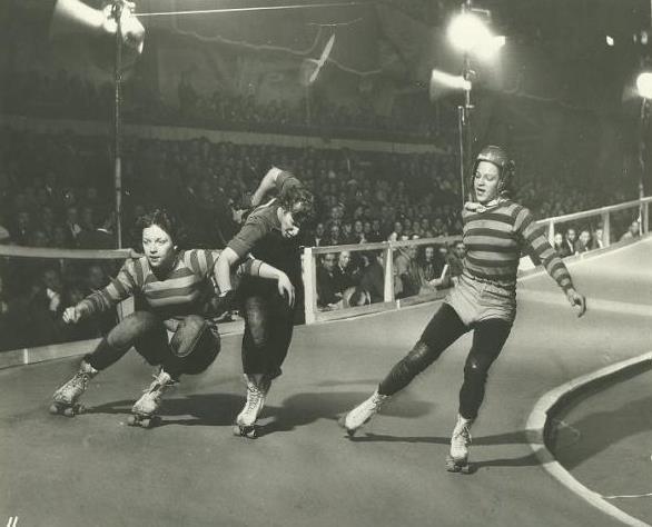 vintagesportspictures:  At the roller derby (1944) 