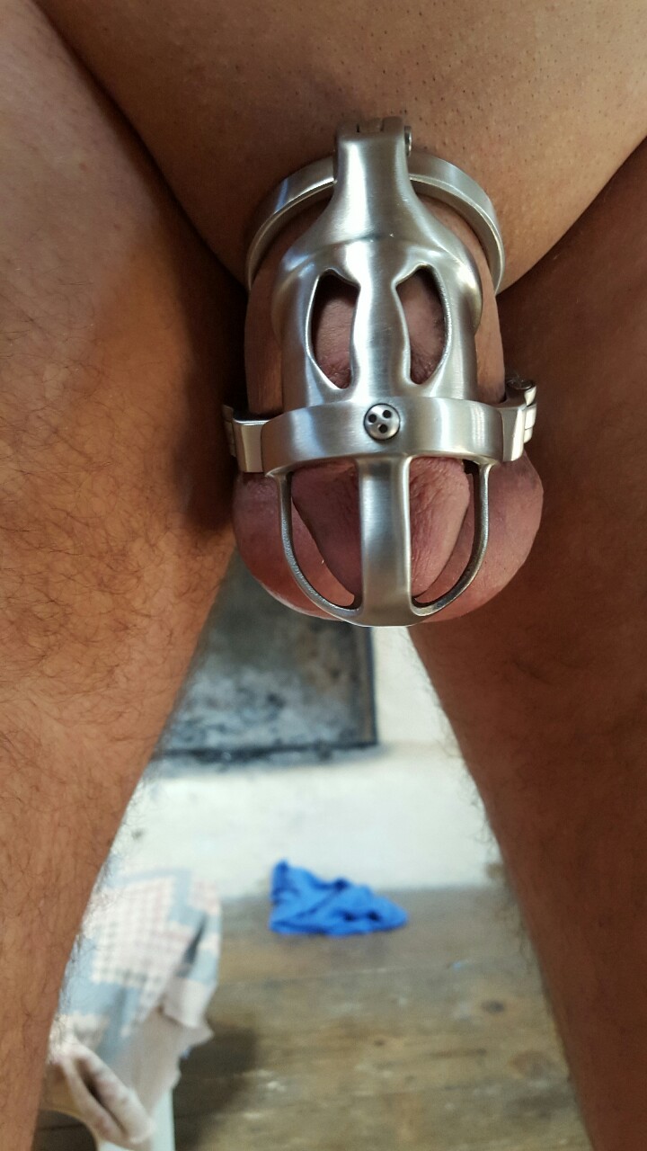 show-us-your-locked-cock:  show-us-your-locked-cock:  My new steel cage !  If you