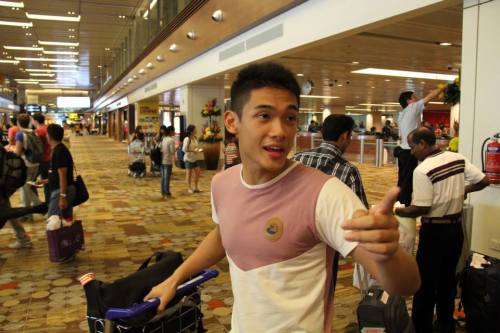 deepestpandastranger: onlysporemen: merlionboys:famemonsteratsg:want to fish him up instead!Boy is c