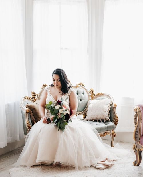 I&rsquo;m dying over everything about this gorgeous bride in this amazing Pronovias wedding gown