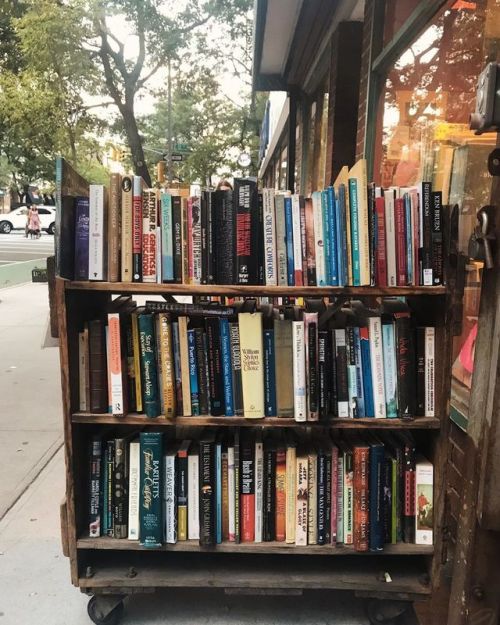 bookbaristas:passed by my old neighborhood bookshop today and it’s still as charming as ever!! @alab