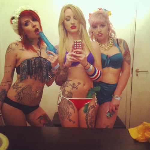 gabrielle-dollfacee:  I love these girls!