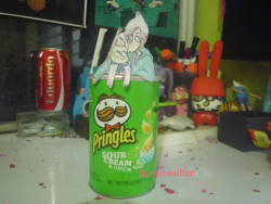 floredoodler:  Sour Cream & Onion Pringles;;