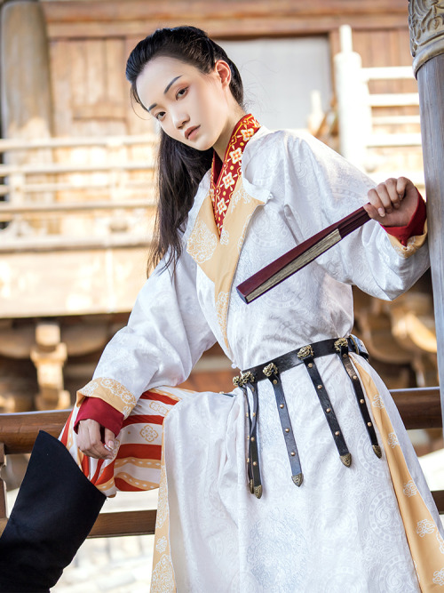 hanfugallery:chinese hanfu by 海棠私语this yuanlingpao is inspired by Shang’guan Wan’er who 