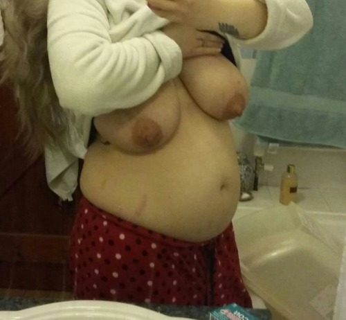 chocolatekidfest: 8months pregnant and need my arsehole filled with a load. Reblog and caption if yo