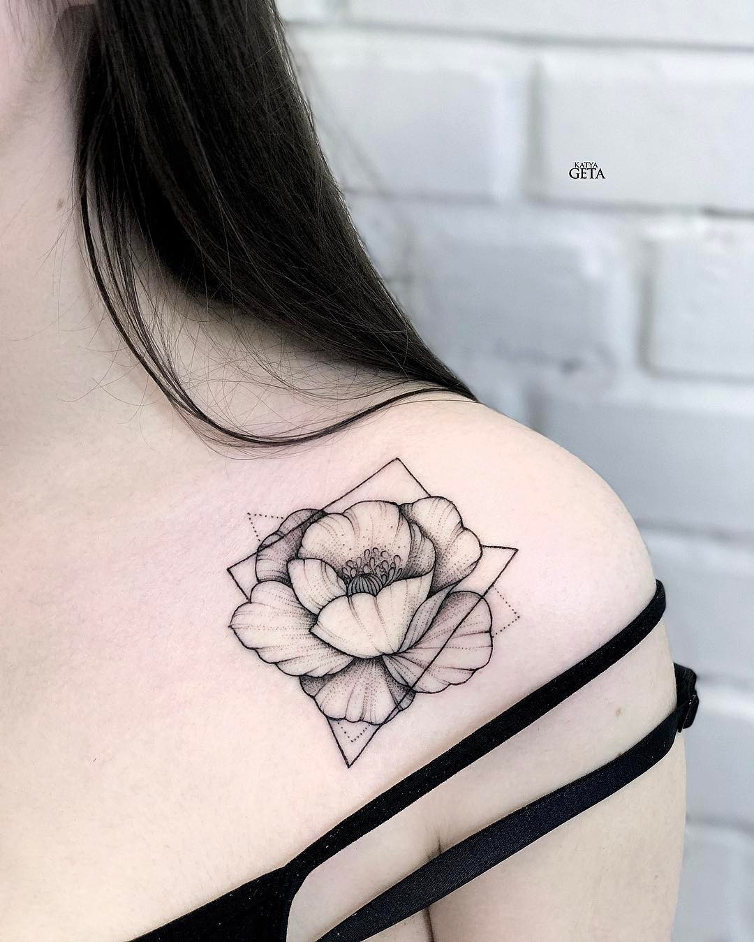 Classic Geometric Flowers Tattoo Design For Girl Thigh