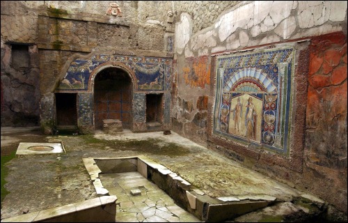 thisish20:“Villa of the Papyri,” Herculaneum. The only library from the ancient world whose collecti