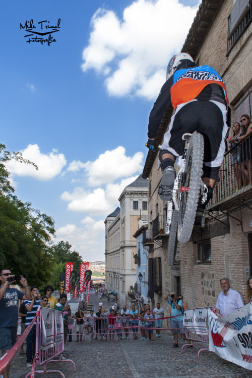 blogblogblooog: Jump bike rider Toletvm Urban DH by MikeTrimol