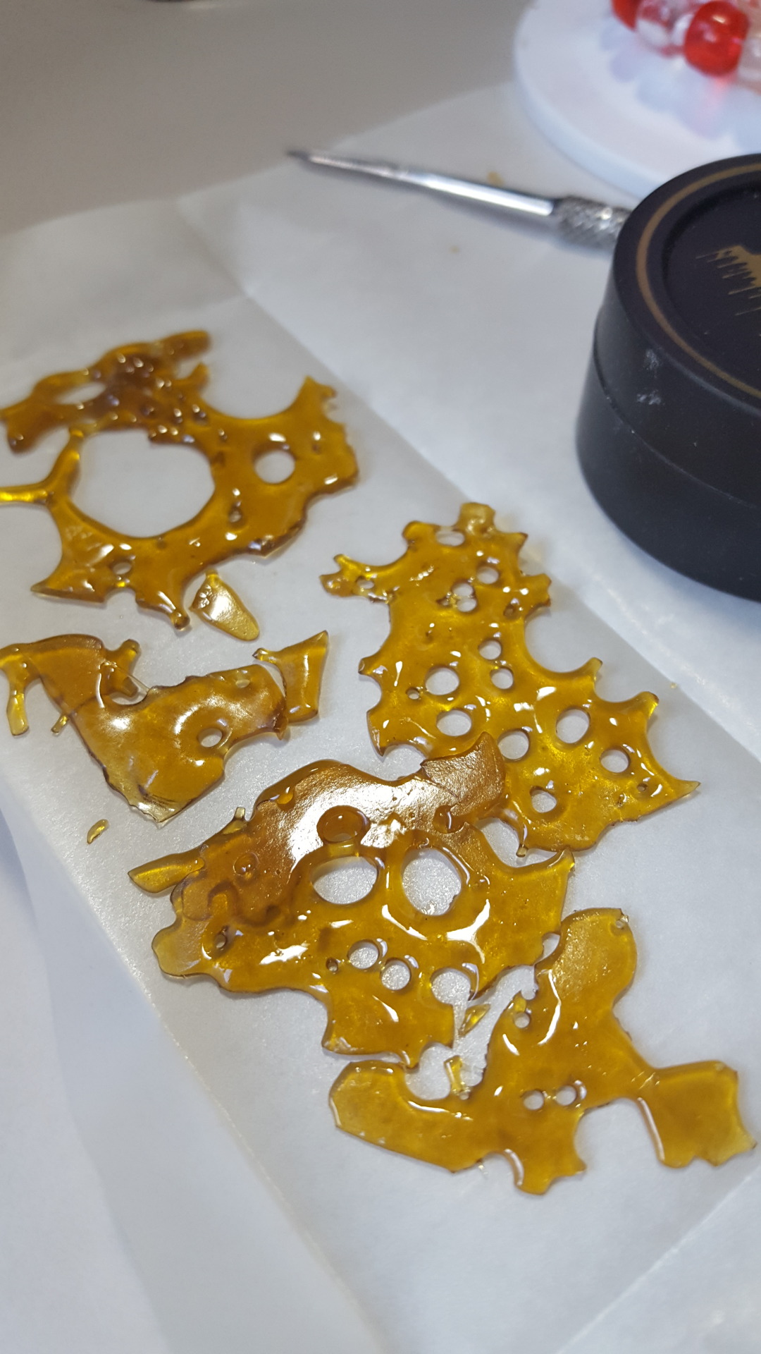 smokinghiigh: I love my golden shatter 😍💋