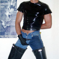 stljtnow:  schadows125:  Hum! excitant !   beautiful jeans piss  WOW! Very sexy!!!