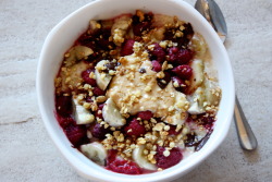 tobefre-ed:  Oatmeal with berries, banana,