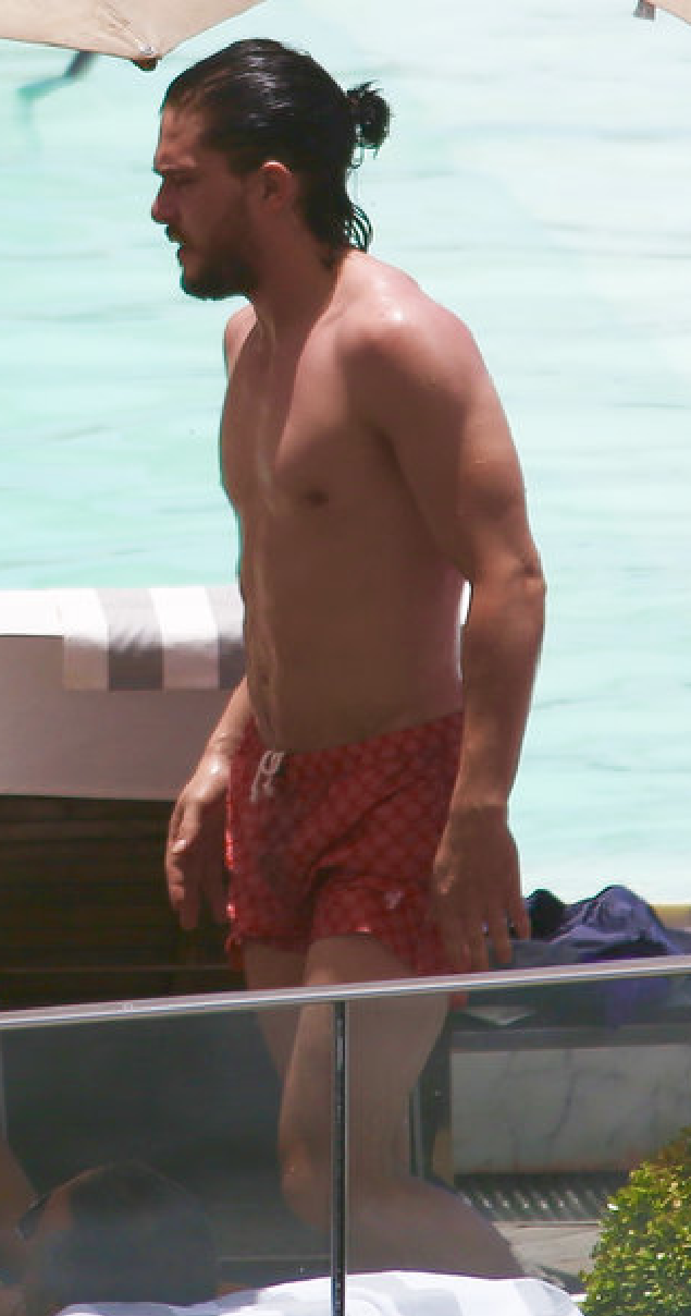hotfamousmen:  Kit Harington