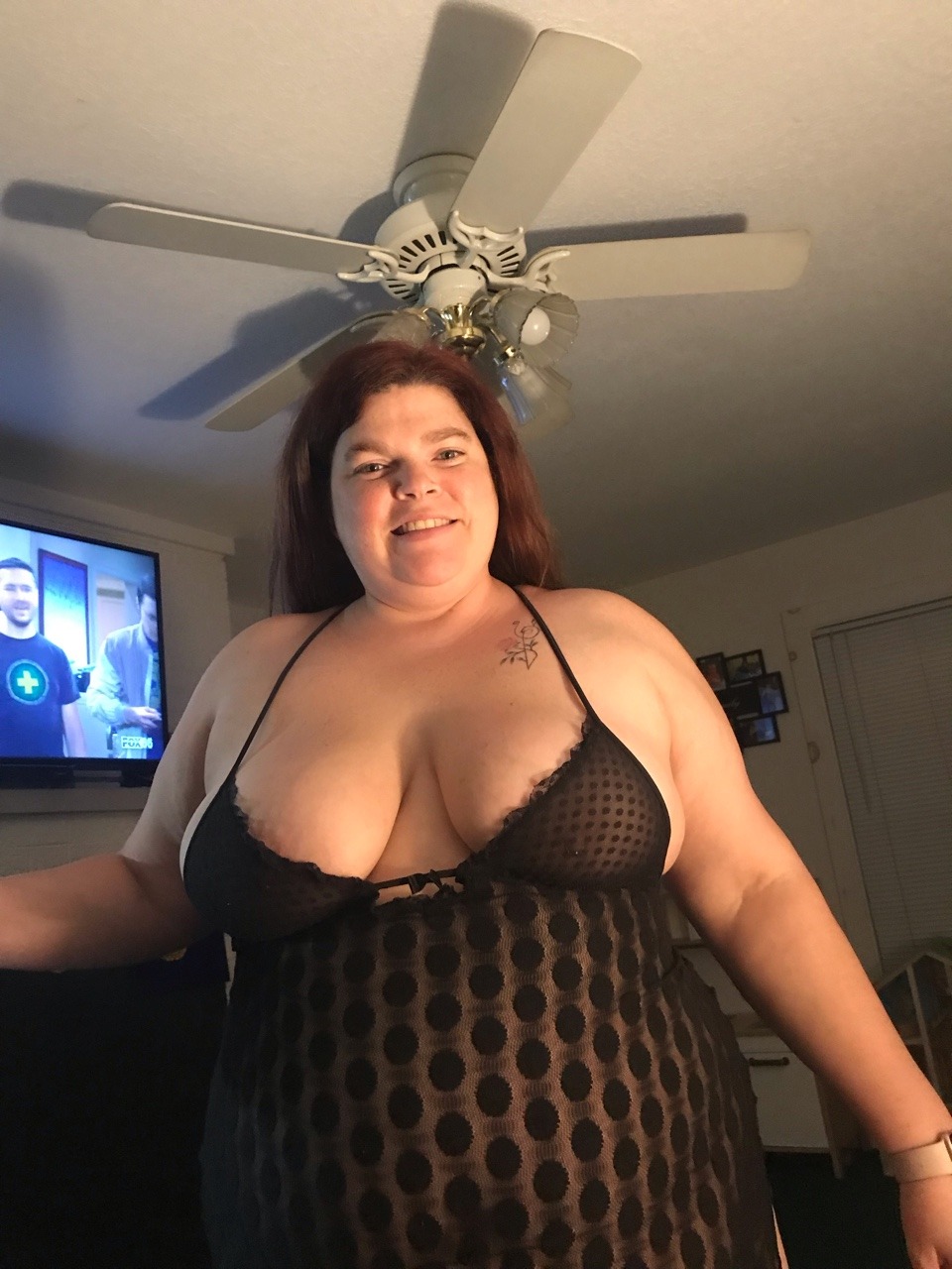 cutehousewife0523:  Met hubby at the door hoping to make his night a good one