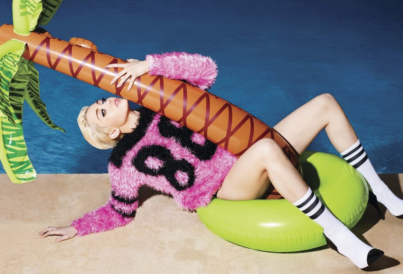 dailyactress:   Miley Cyrus - V Magazine #91 