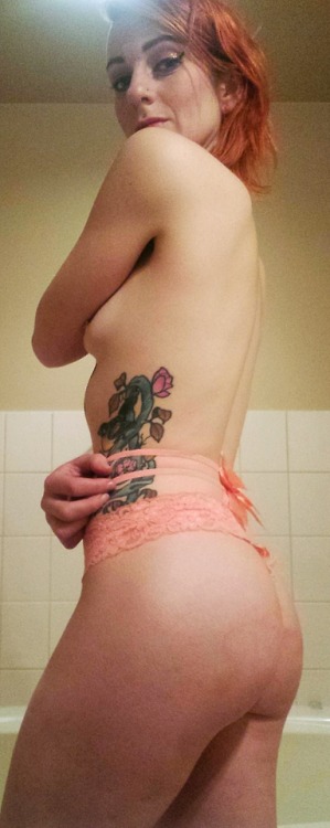 daddys–cherry–blossom:  Would you like to unwrap your present, mister?
